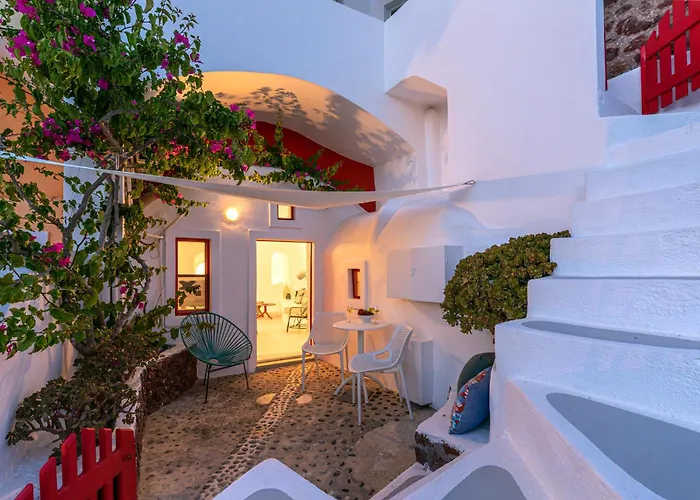 White Cave By Caldera Houses
